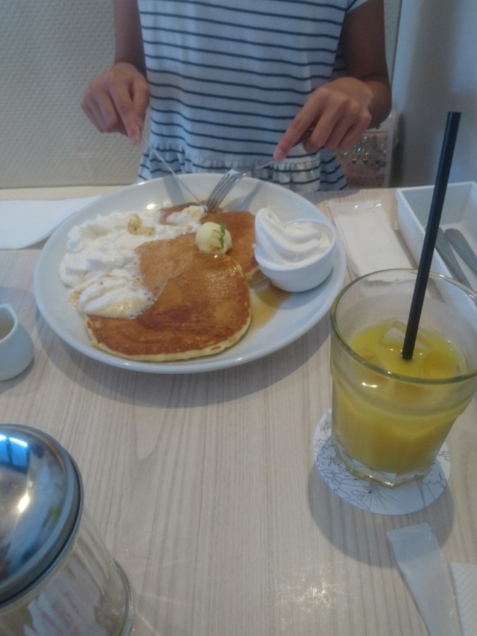 神戸モザイク入り口にあるパンケーキのお店