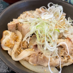 ねぎ塩豚　定食を食す