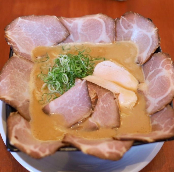 淡路島バーガープラス/らーめん ゆるり