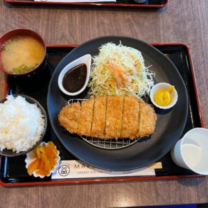宮崎ブランドポークのロースかつ定食（キャベツ・みそ汁・ごはん付き）