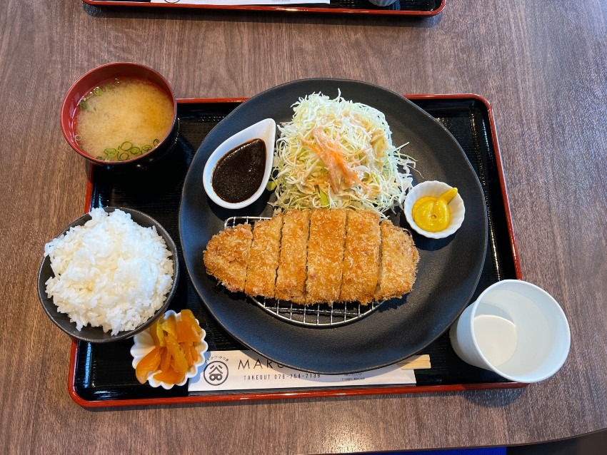 宮崎ブランドポークのロースかつ定食（キャベツ・みそ汁・ごはん付き）