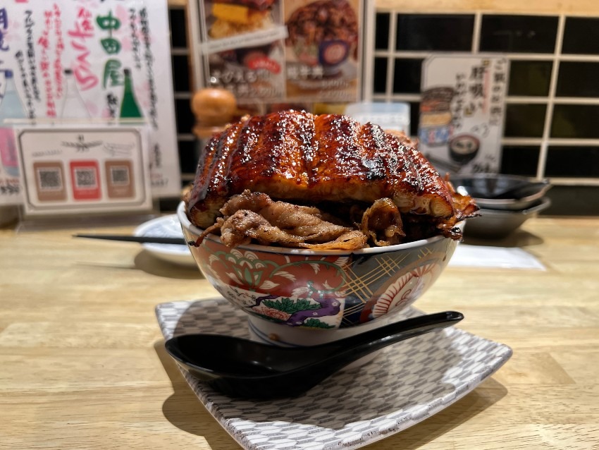 【ボリューム満点】にゅるりと鰻牛丼 300g【お腹いっぱい！】【大阪駅　ルクア】うなぎ 串焼き　いづも