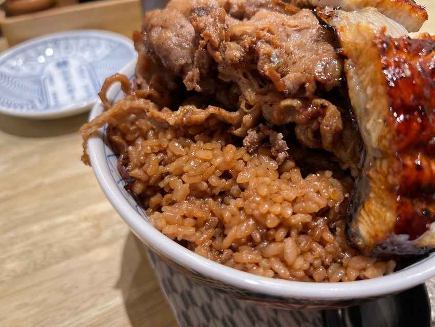 【ボリューム満点】にゅるりと鰻牛丼 300g【お腹いっぱい！】【大阪駅　ルクア】うなぎ 串焼き　いづも