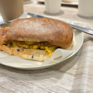 さんちかでランチ　一息、軽食にはもってこいのお店【神戸三宮】